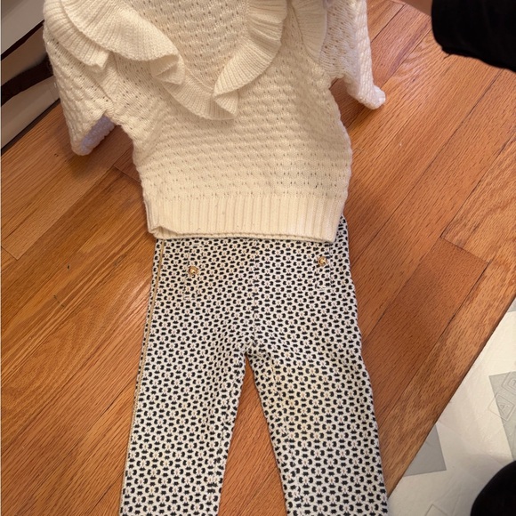 White Ruffled Sweater and Patterned Pants Set - Picture 4 of 4